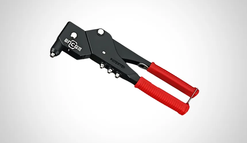 Heavy duty hand rivet gun with interchangeable nosepieces for setting blind rivets